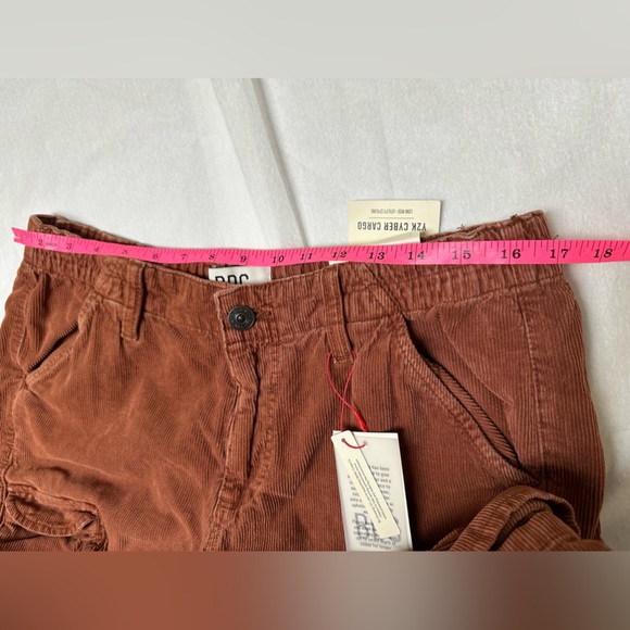 Nwt; BDG Y2K CYBER  LOW RISE CARGO PANTS🤎 - Picture 7 of 14